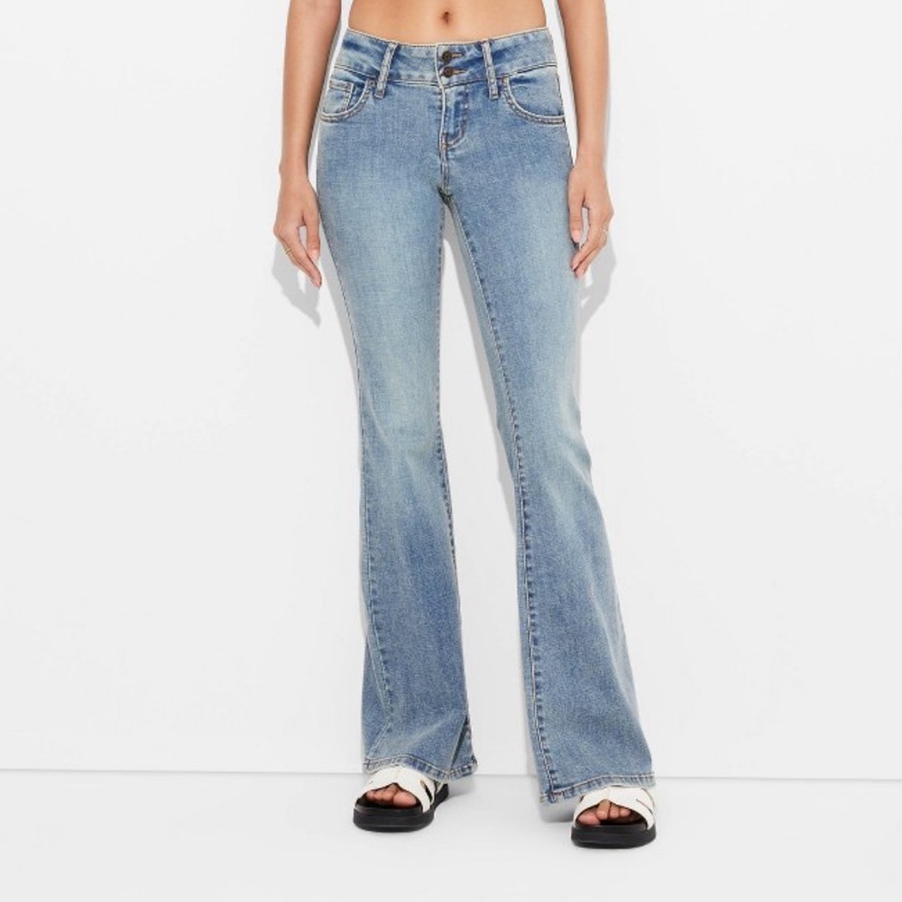 Women’s Low Rise Flare Jeans Light Wash